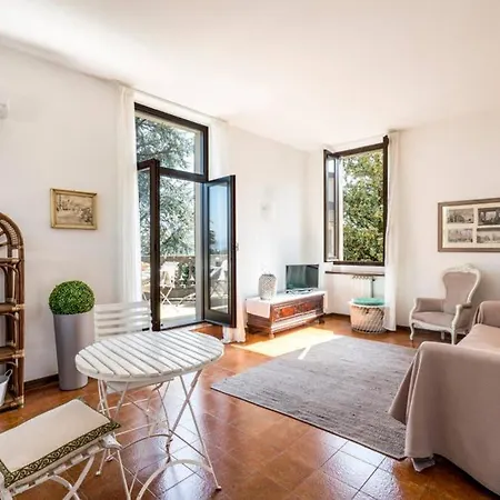 Apartment Magnolia - With Private Terrace And Direct Access To The Lake